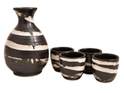 Karafy a kalíšky na sake